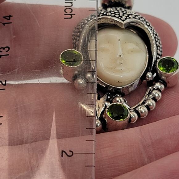 Vintage Carved Face Ring with Peridot Accents, Silver Jewelry - Picture 5 of 10